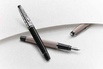 Eleganckie pióra i długopisy: ponadczasowy pomysł na prezent