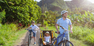 Wycieczka rowerowa całą rodziną – jak ułatwi ją przyczepka rowerowa?
