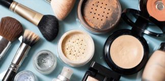 Jak się powinno wykonywać prawidłowy makijaż?