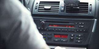 Na co zwrócić uwagę przy wyborze radia samochodowego