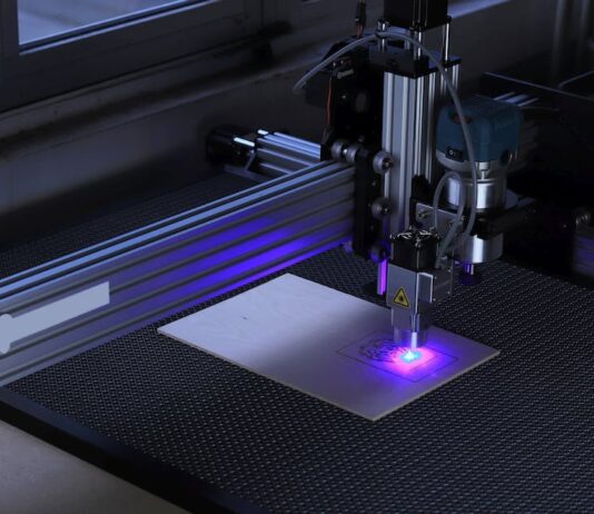 Maszyny laserowe CNC